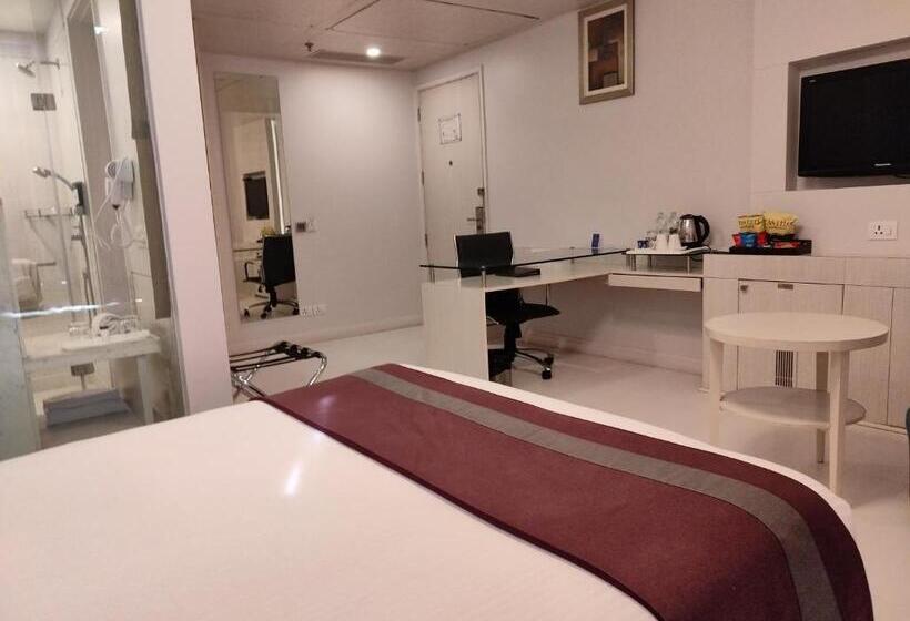 Номер Deluxe Кровать Кинг, Sarovar Portico Naraina,