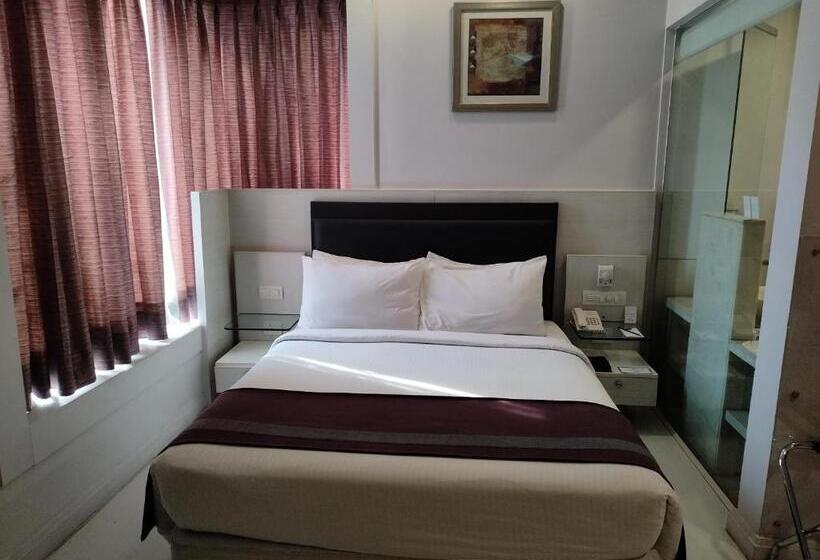 Номер Superior, Sarovar Portico Naraina,