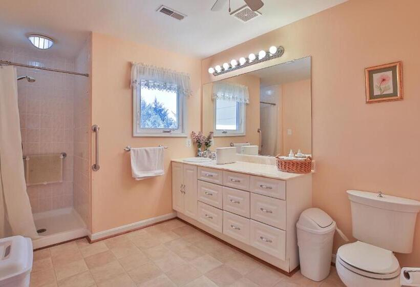 Номер Стандарт Вид на Сад, Purcellville Home