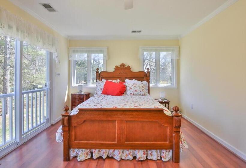 Трехместный Номер Стандарт с Балконом, Purcellville Home
