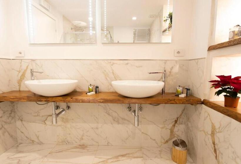اتاق لوکس چهار تخته, B&b Palazzo Fracassini