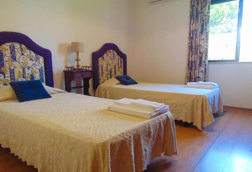 ویلای یک اتاق خوابه با استخر شنا, Vila Ninita
