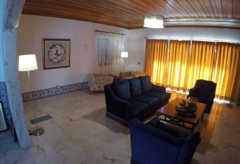 ویلای یک اتاق خوابه با استخر شنا, Vila Ninita