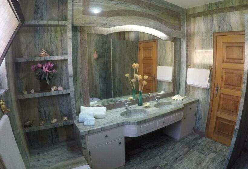 ویلای یک اتاق خوابه با استخر شنا, Vila Ninita