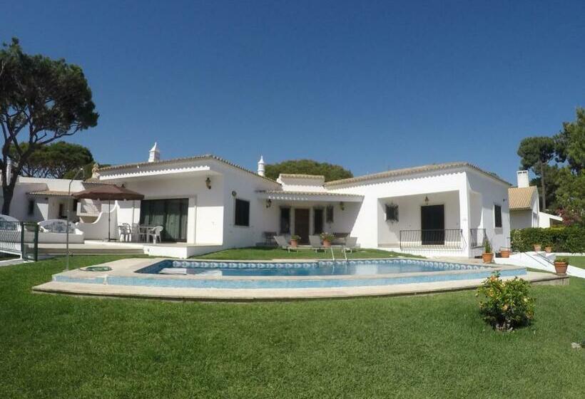 ویلای یک اتاق خوابه با استخر شنا, Vila Ninita