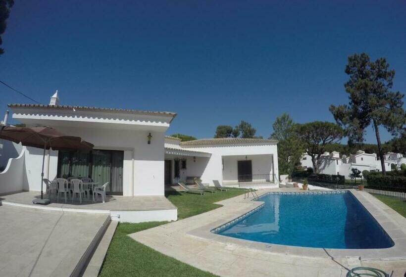 ویلای یک اتاق خوابه با استخر شنا, Vila Ninita