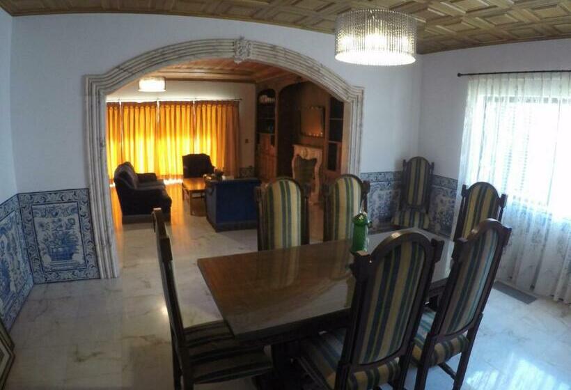 ویلای یک اتاق خوابه با استخر شنا, Vila Ninita