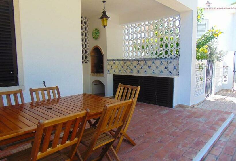 ویلای یک اتاق خوابه با استخر شنا, Vila Ninita