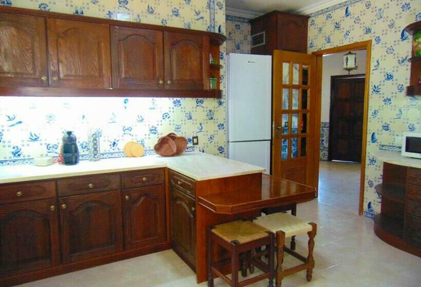 ویلای یک اتاق خوابه با استخر شنا, Vila Ninita