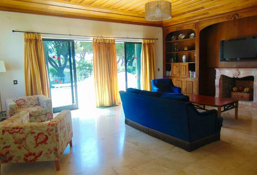 ویلای یک اتاق خوابه با استخر شنا, Vila Ninita