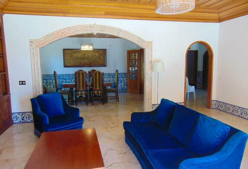 ویلای یک اتاق خوابه با استخر شنا, Vila Ninita