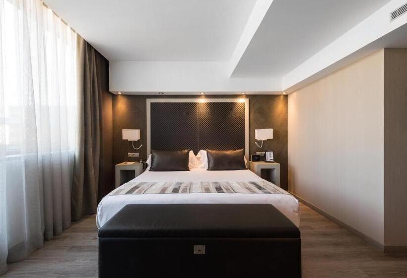 Полулюкс с Бассейном, Catalonia Square 4* Sup