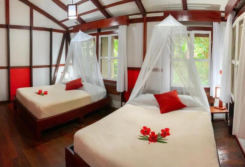 بنجلو قياسى مطلّ علي الحديقة, Namuwoki Lodge