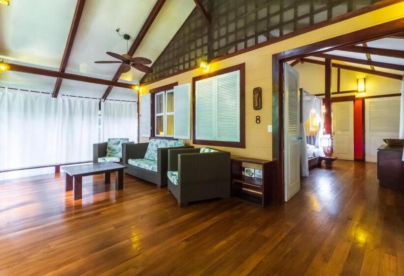بنجلو سوبيريور, Namuwoki Lodge