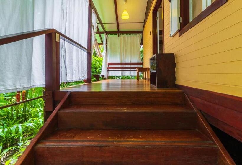 بنجلو قياسى, Namuwoki Lodge