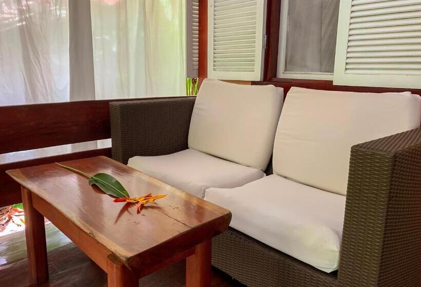 جناح جونيور, Namuwoki Lodge