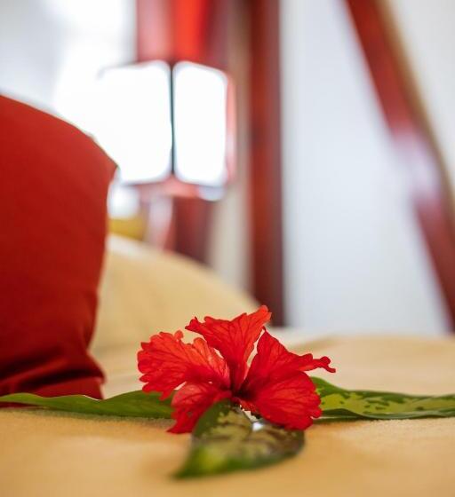 غرفة ديلوكس ثلاثية, Namuwoki Lodge