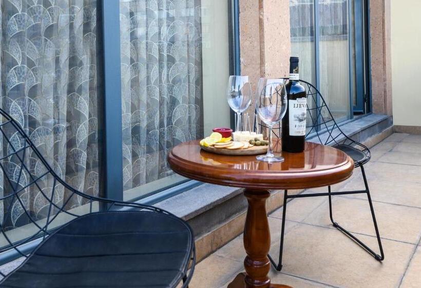 سوییت جونیور با بالکن, Royal Plaza By Stellar Hotels, Yerevan