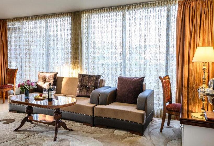 سوییت جونیور با بالکن, Royal Plaza By Stellar Hotels, Yerevan