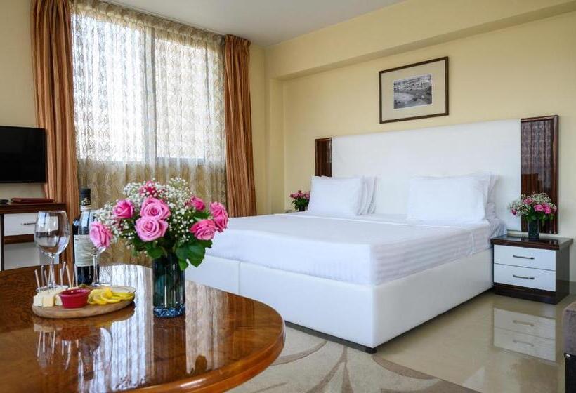 سوییت جونیور با بالکن, Royal Plaza By Stellar Hotels, Yerevan