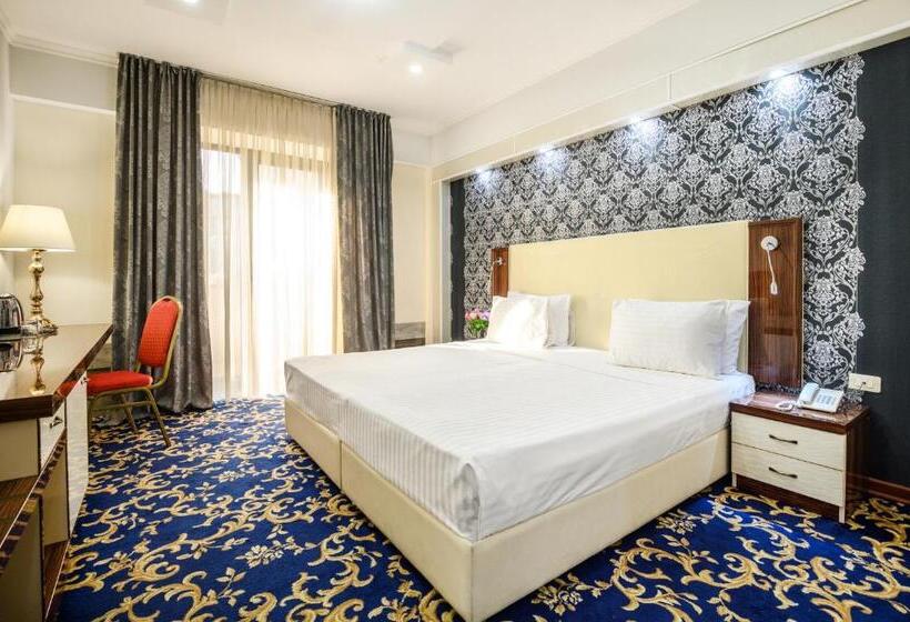 اتاق لوکس با بالکن, Royal Plaza By Stellar Hotels, Yerevan
