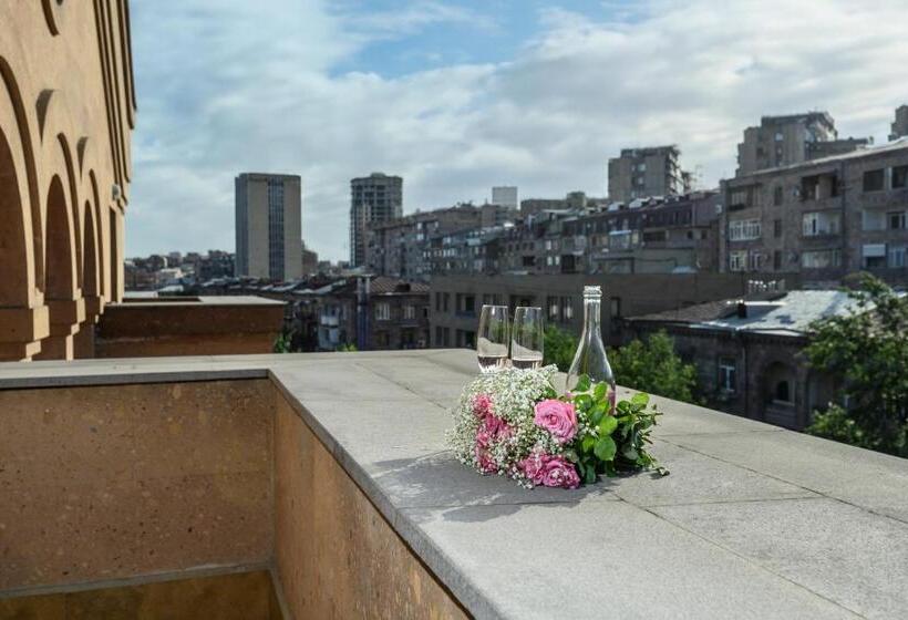 اتاق لوکس با بالکن, Royal Plaza By Stellar Hotels, Yerevan