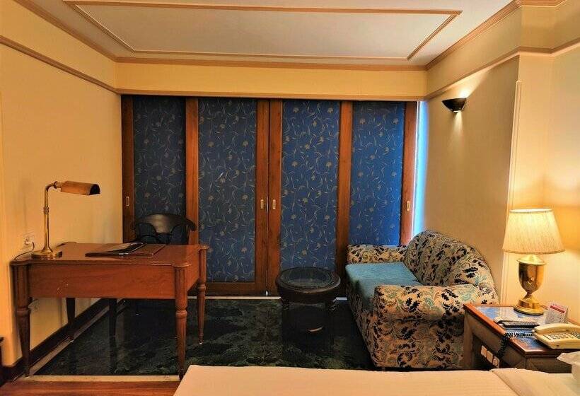 Номер Deluxe, Tuli International