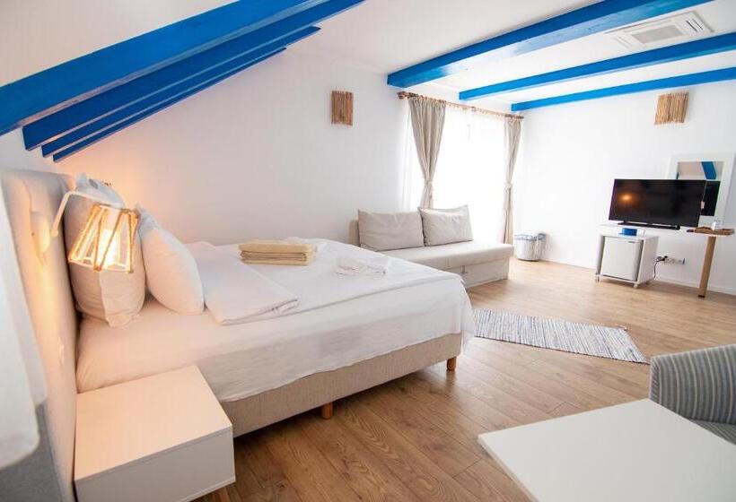 اتاق لوکس با بالکن, Cherhana Resort