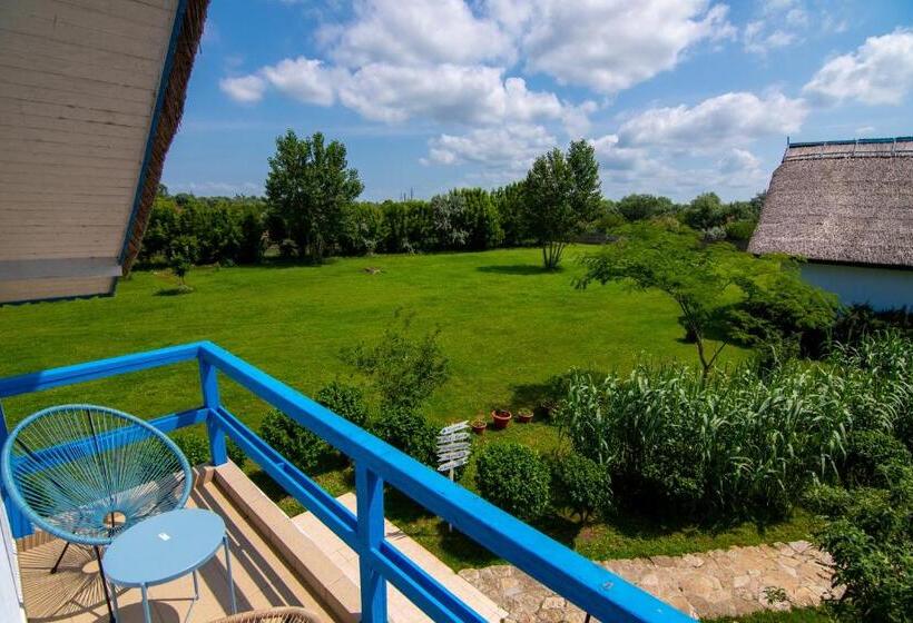 اتاق لوکس با بالکن, Cherhana Resort