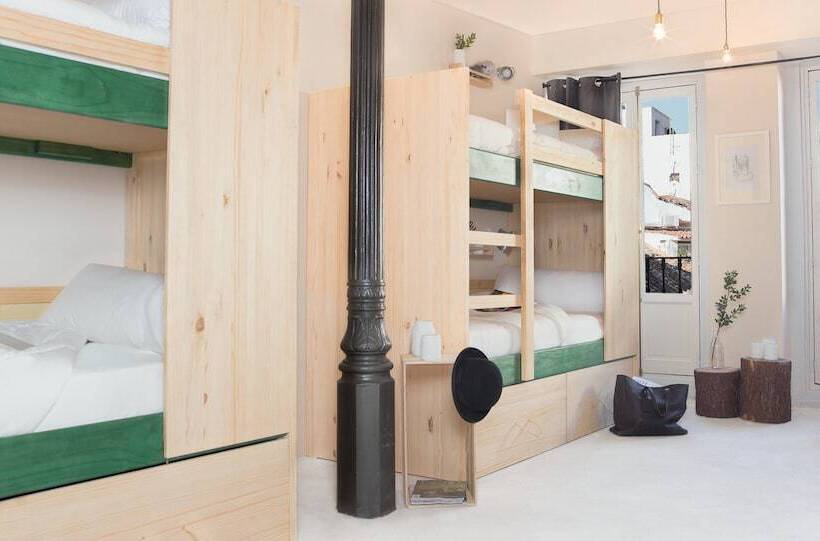 Bed in Shared Room with Shared Bathroom, The Hat Madrid