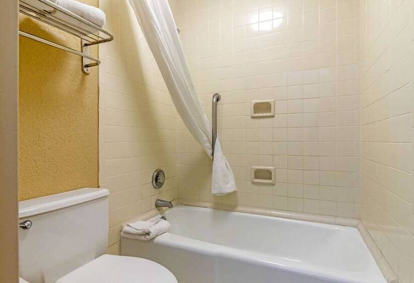 Номер Стандарт 2 Двуспальные Кровати, Days Inn By Wyndham Hinesville Near Fort Stewart, Newly Renovated, Free Hot Breakfast, Restaurant An