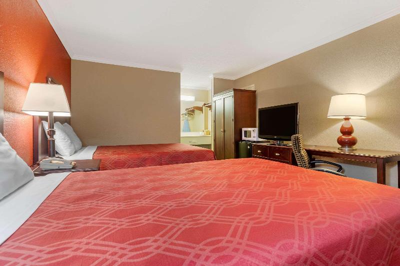 Номер Стандарт, Days Inn By Wyndham Hinesville Near Fort Stewart, Newly Renovated, Free Hot Breakfast, Restaurant An