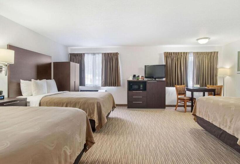 Люкс, Everspring Inn & Suites