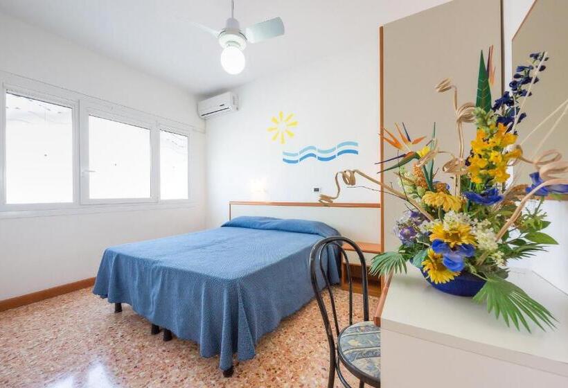 Family Suite, Maxim