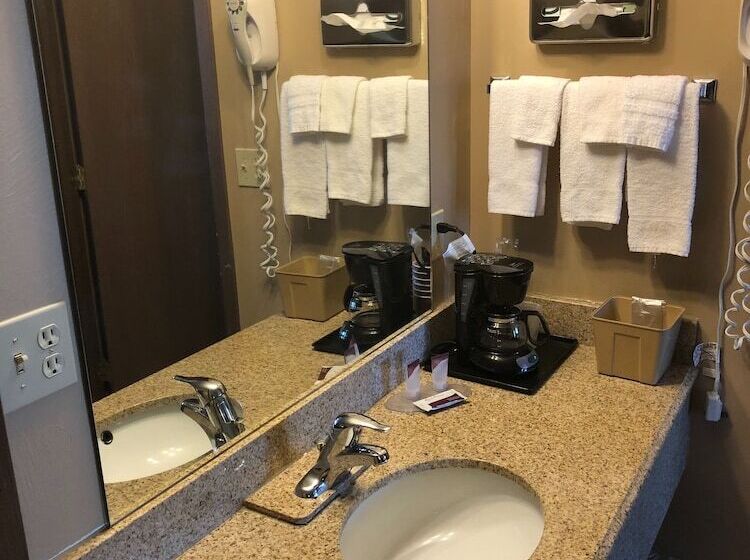 Люкс, Riverton Inn & Suites