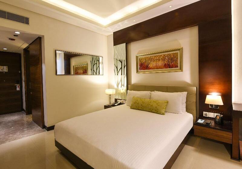 اتاق استاندارد با تخت بزرگ برای معلولان, Doubletree By Hilton Gurugram Baani Square