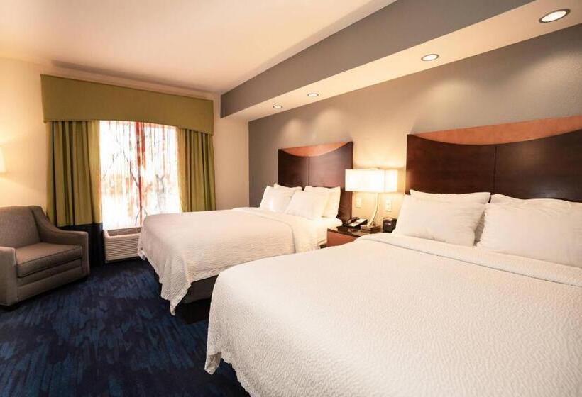 Номер Стандарт Адаптированный для Инвалидов, Fairfield Inn & Suites By Marriott Kearney