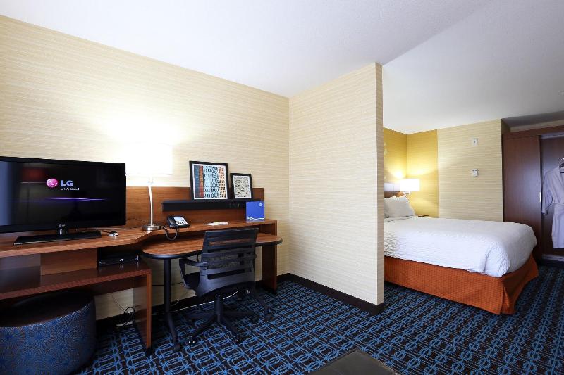 带大床的标准工作室, Fairfield Inn & Suites By Marriott Vernon