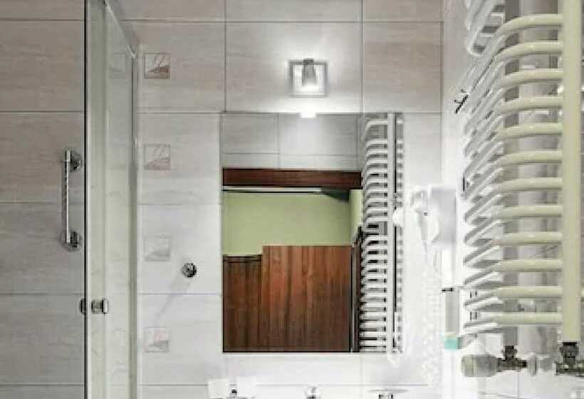 اتاق استاندارد سه نفره, M