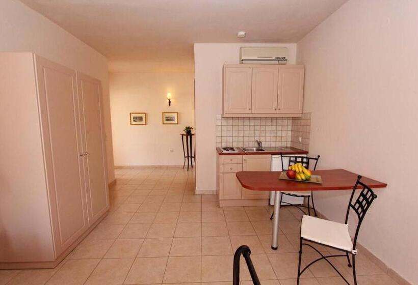 수피리어 스튜디오, Lambrinos Suites