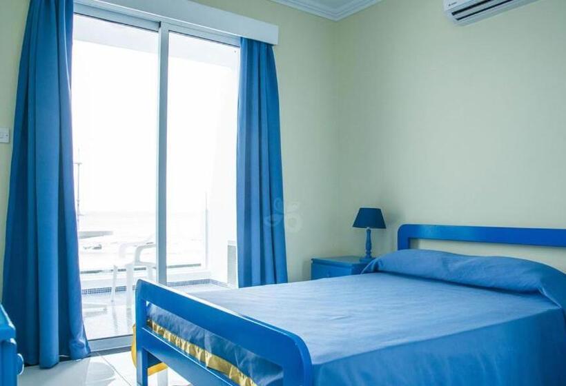 Студио Deluxe Вид на Море, Paphinia Seaview Apartments