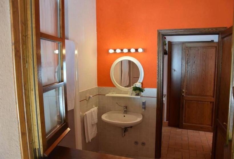 اتاق استاندارد با چشم‌انداز استخر, Agriturismo Gioie Di Campagna