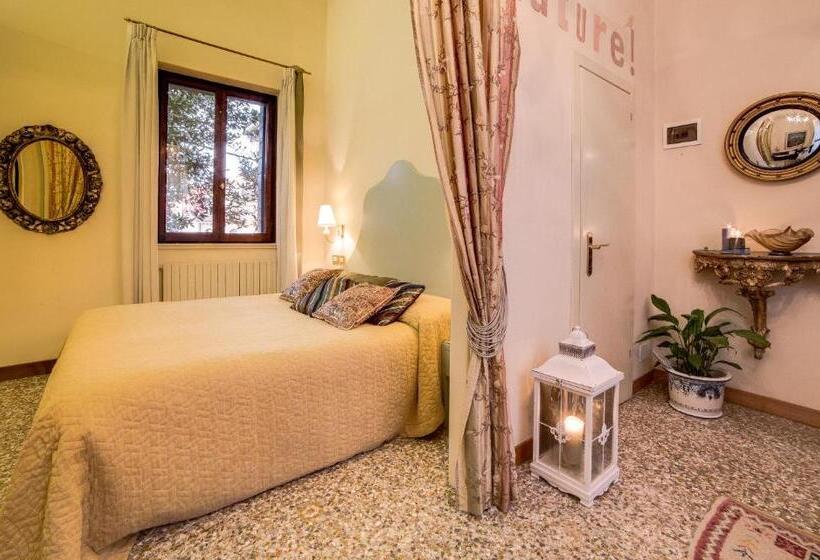 اتاق استاندارد سه نفره, Ca' Della Corte