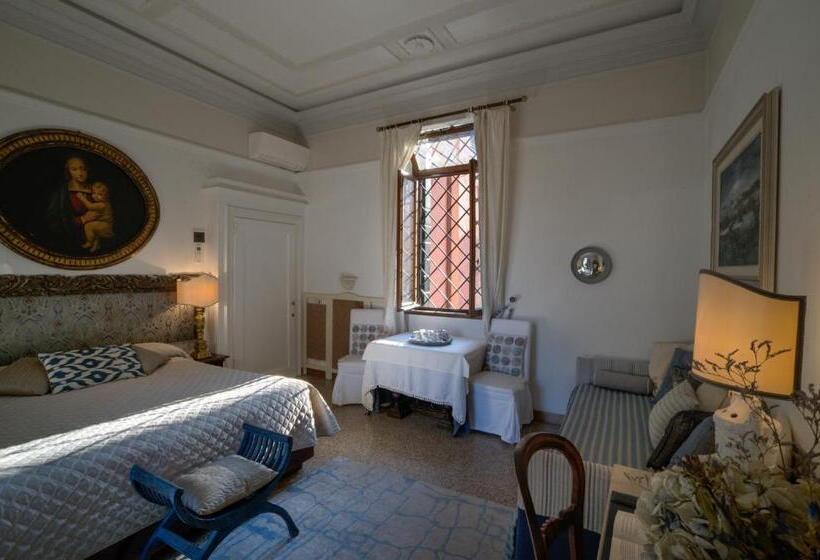 اتاق استاندارد سه نفره, Ca' Della Corte