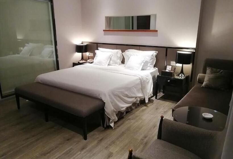 带大床的豪华间, Ramada  Meizhou