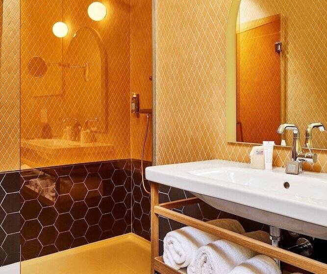 Quarto Deluxe, De Cambis