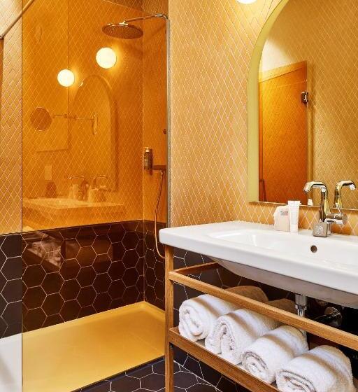 Quarto Deluxe, De Cambis