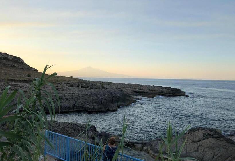 استودیوی استاندارد با چشم‌انداز دریا, Acquasanta Europaclub