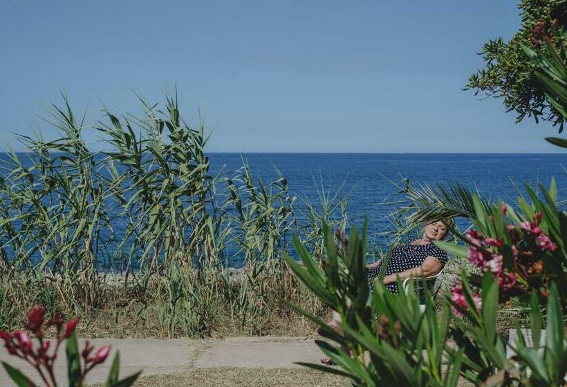 استودیوی استاندارد با چشم‌انداز دریا, Acquasanta Europaclub