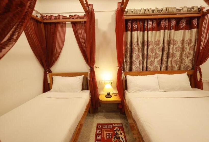 اتاق استاندارد سه نفره, Royal Stay Vintage